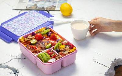 Large capacity leak-proof lunch box on it