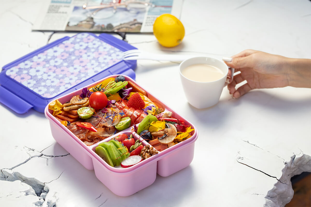 3 compartment leak-proof lunch box with ice pack-scenes