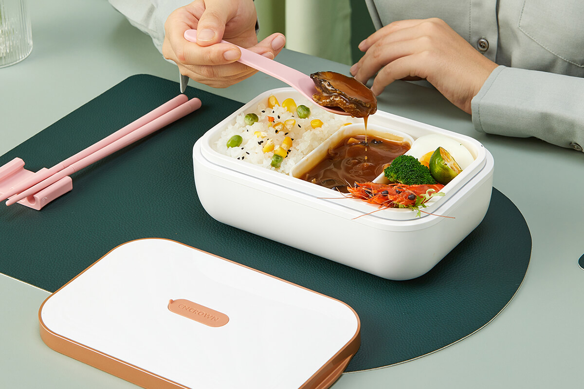 Enjoy a lunch heated in a heated bento box-CN CROWN